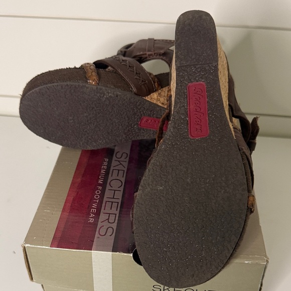 Skechers Women’s Brown Braided Slide Sandals 7 - Picture 6 of 6